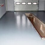 Как покрасить бетонный пол в гараже